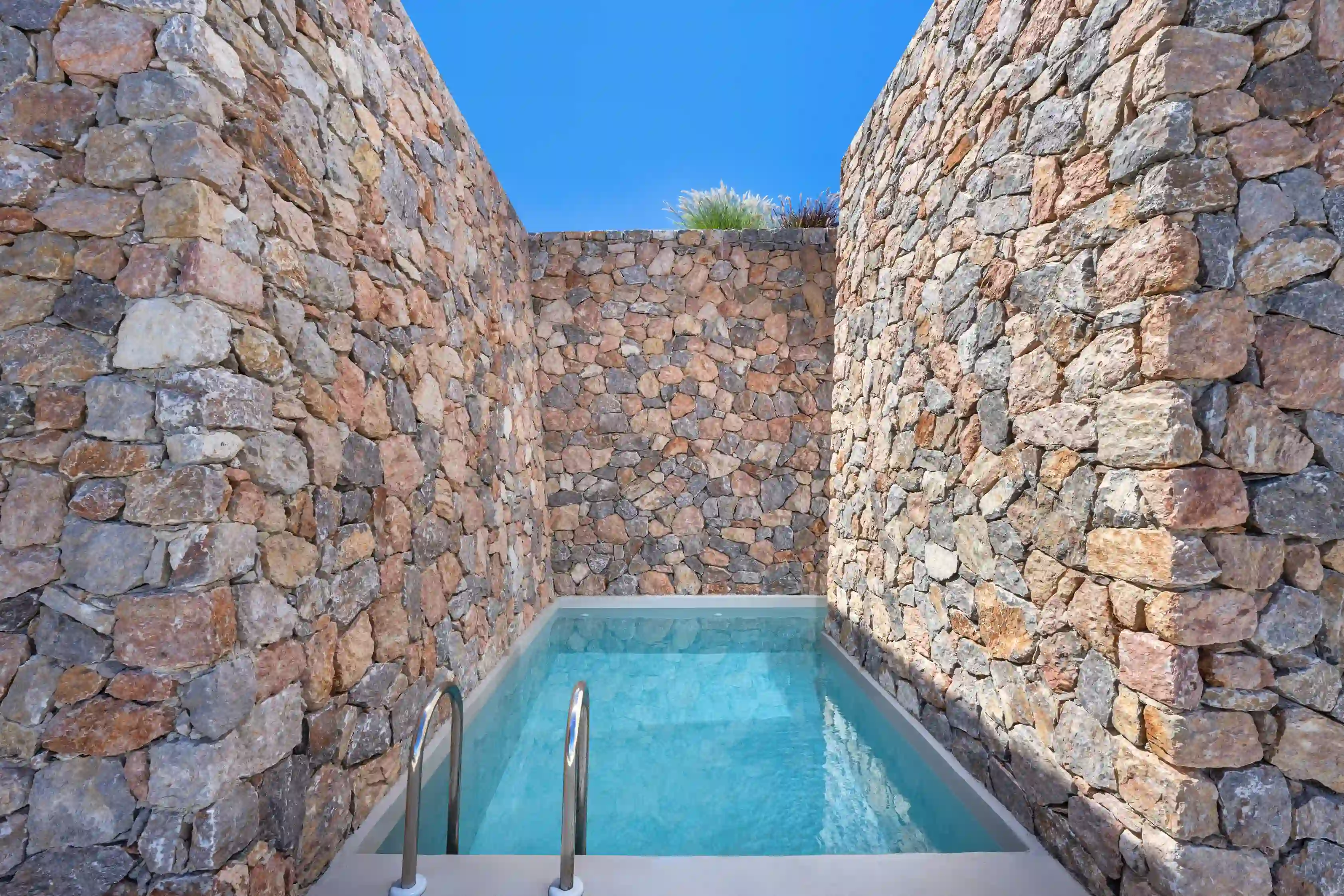 Superior Cave Villa private pool area - Stone walls with relaxation space and natural surroundings