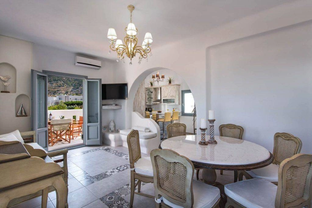 Villa Grégoire living room with balcony - Comfortable seating area with outdoor terrace access